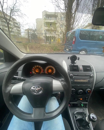 Toyota Corolla cena 23500 przebieg: 240000, rok produkcji 2011 z Warszawa małe 16